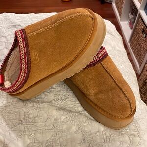 Ugg Taz slippers Tasman Red and Tan